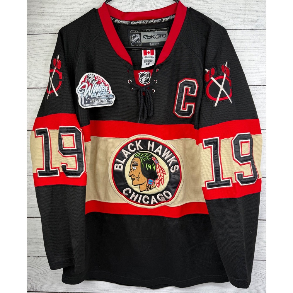 2009 NHL Winter Classic Wrigley Field Embroidered Hockey Patch Black Red Silver‎